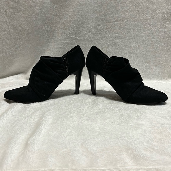 Women size 10 black heel - Picture 3 of 4